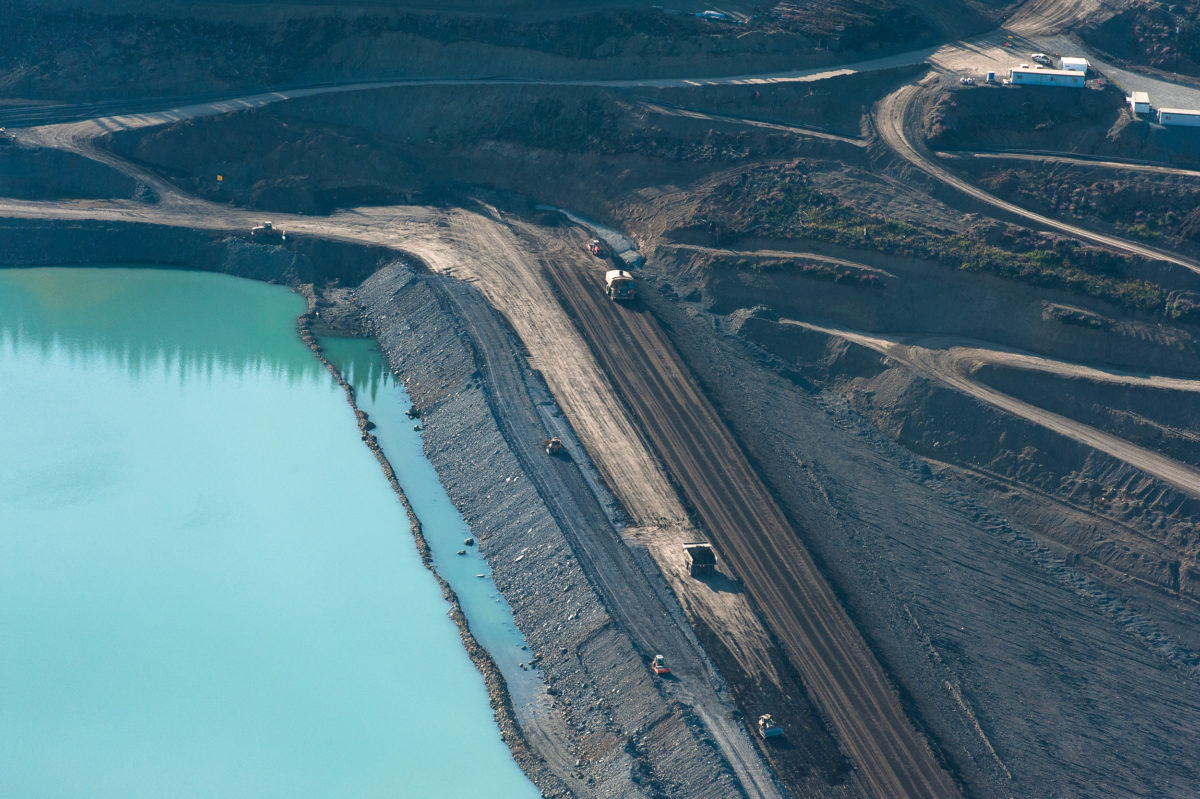 Tailing. Дамба компании Syncrude Tailings. Tailing piles. Bulk Tailings dams.