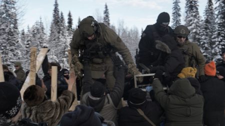 RCMP raid Gidimt'en checkpoint