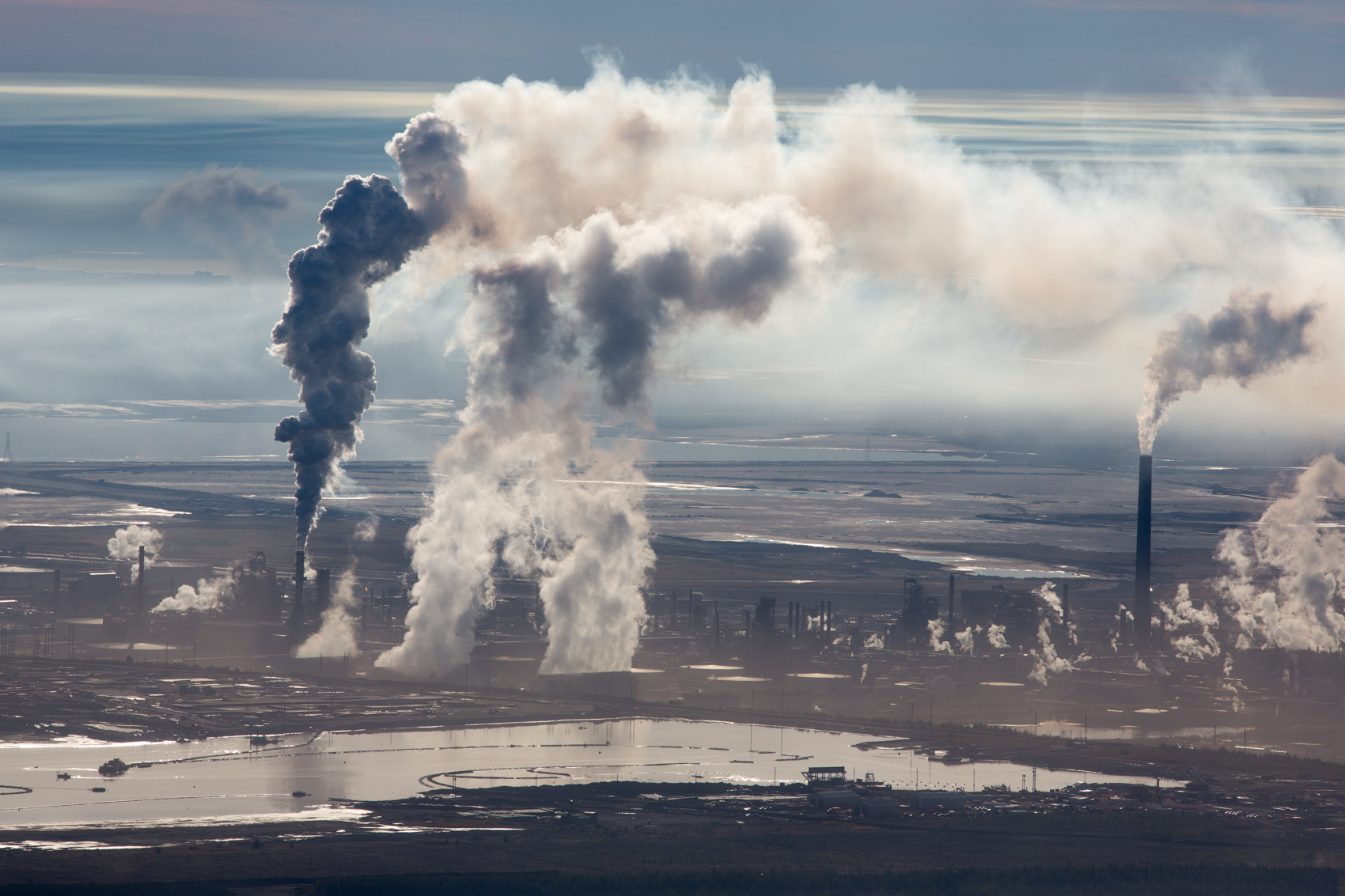 Syncrude's upgrading facility at the company's Mildred Lake oilsands site. Photo: Alex MacLean