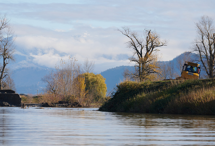 B.C. flooding in Abbotsford: repair work for Sumas dike