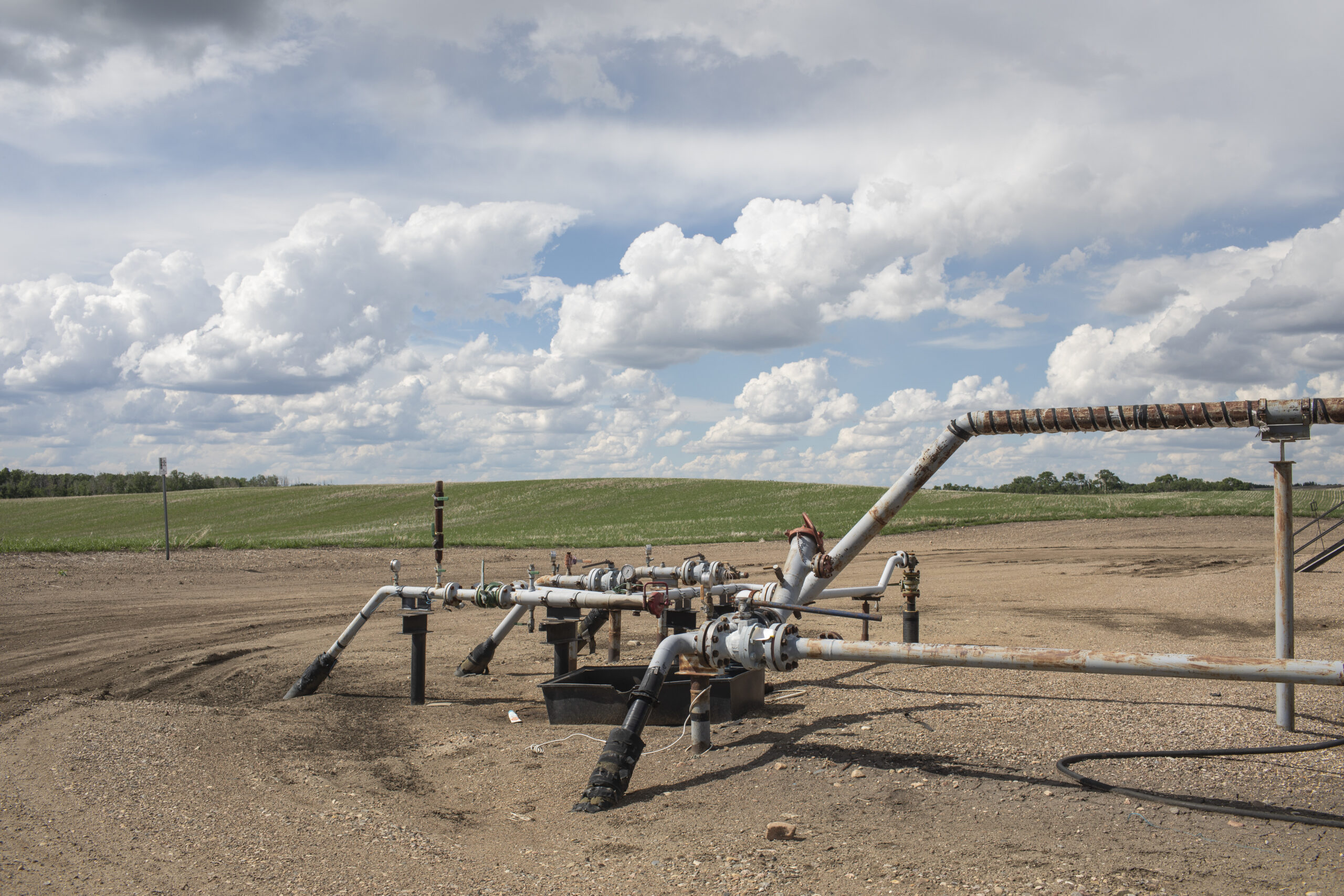 Inspectors trained by the regulator carried out 266 methane inspections in Alberta in 2020 and found 32 'unsatisfactory outcomes.' Photo: Amber Bracken / The Narwhal