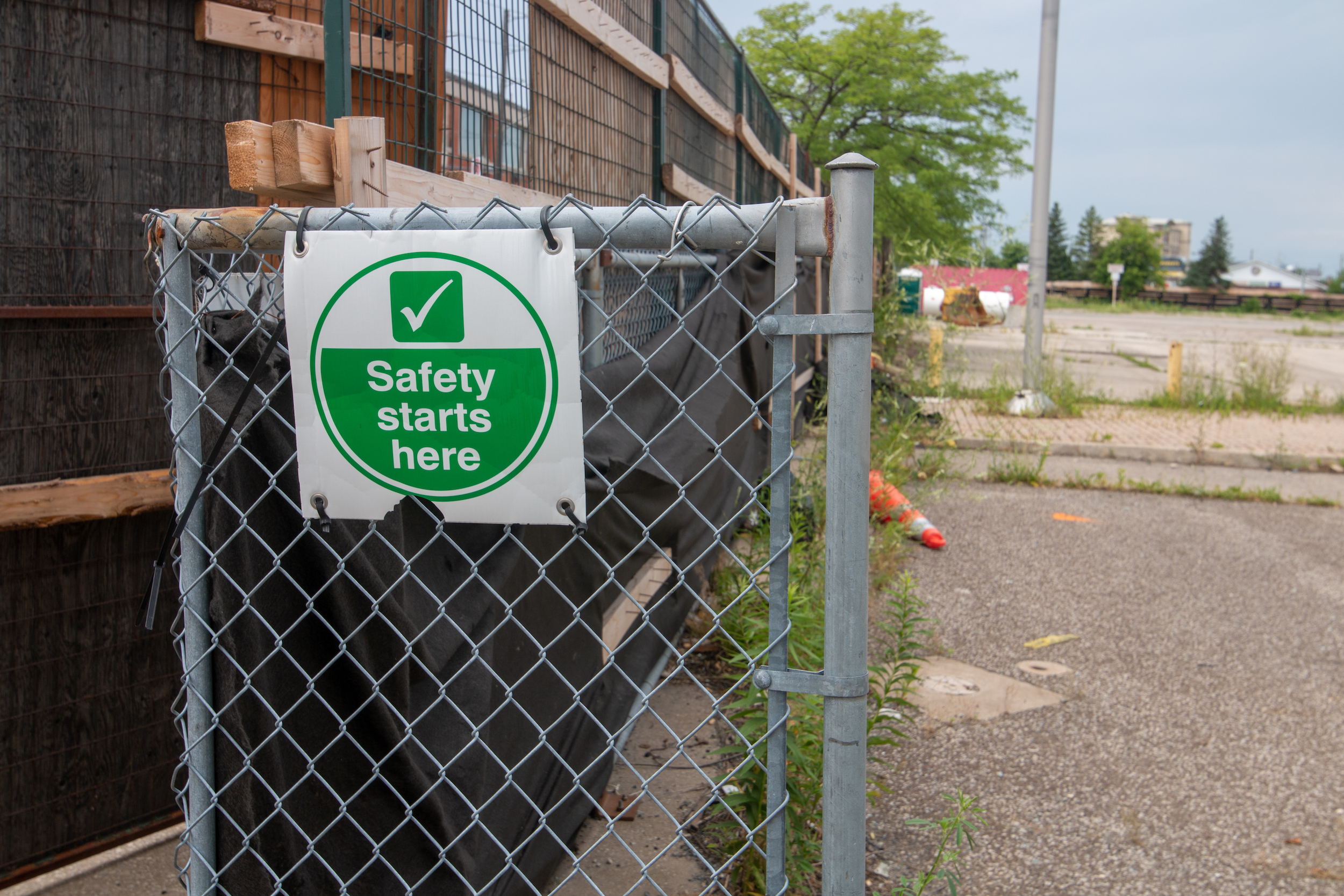 A derelict former General Motors site in St. Catharines, Ont. Photo: Ramona Leitao / The Narwhal