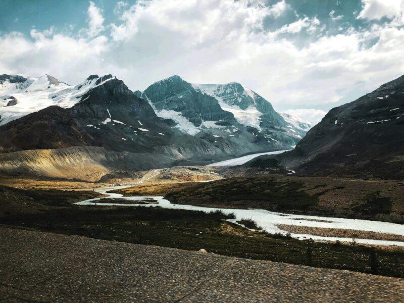 Jasper fire: photo of mountains and valley in Jasper, Alta.