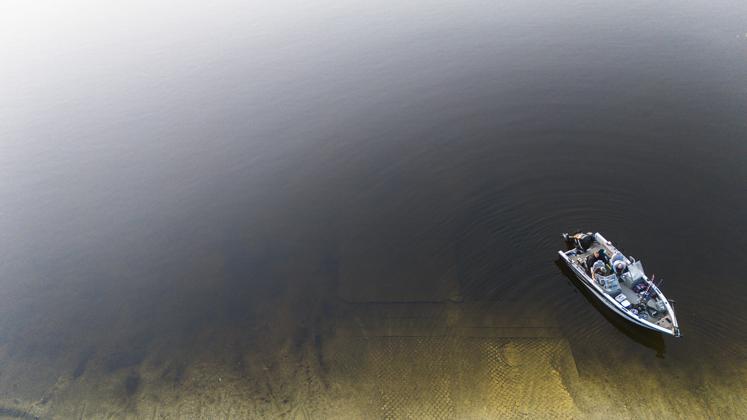 ONT-WhiteLake-boat-aerial-TheNarwhal-ChristopherKatsarovLuna