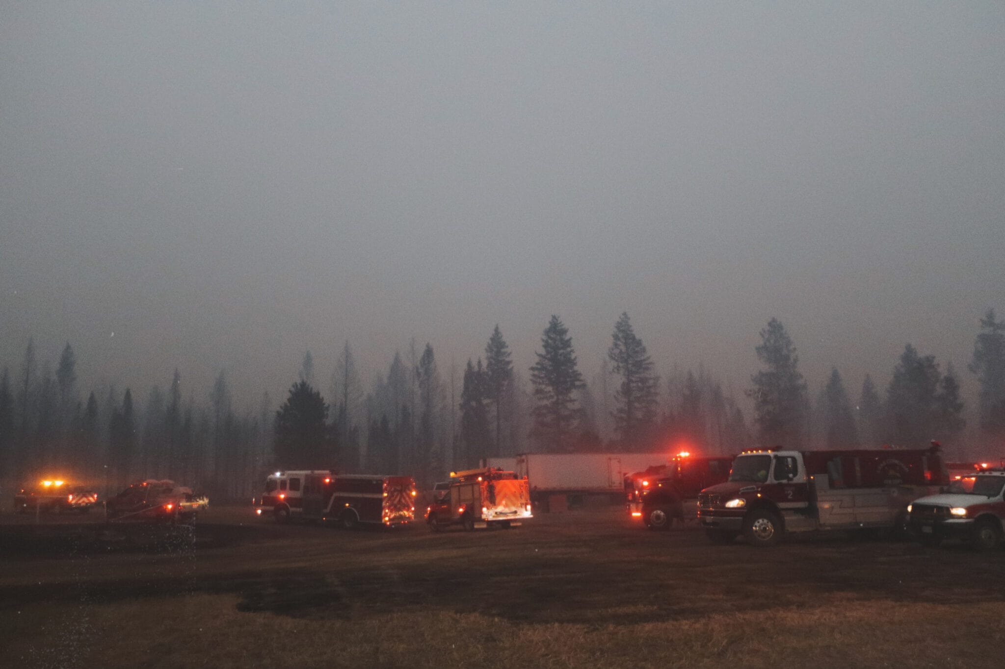 Emergency response vehicles amid Shuswap wildfire in B.C. in 2023.