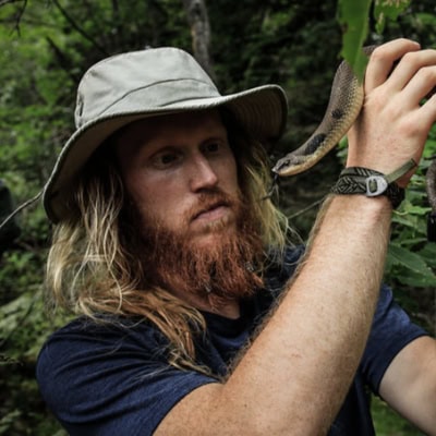 A head shot of filmmaker and photographer Steven Kell.